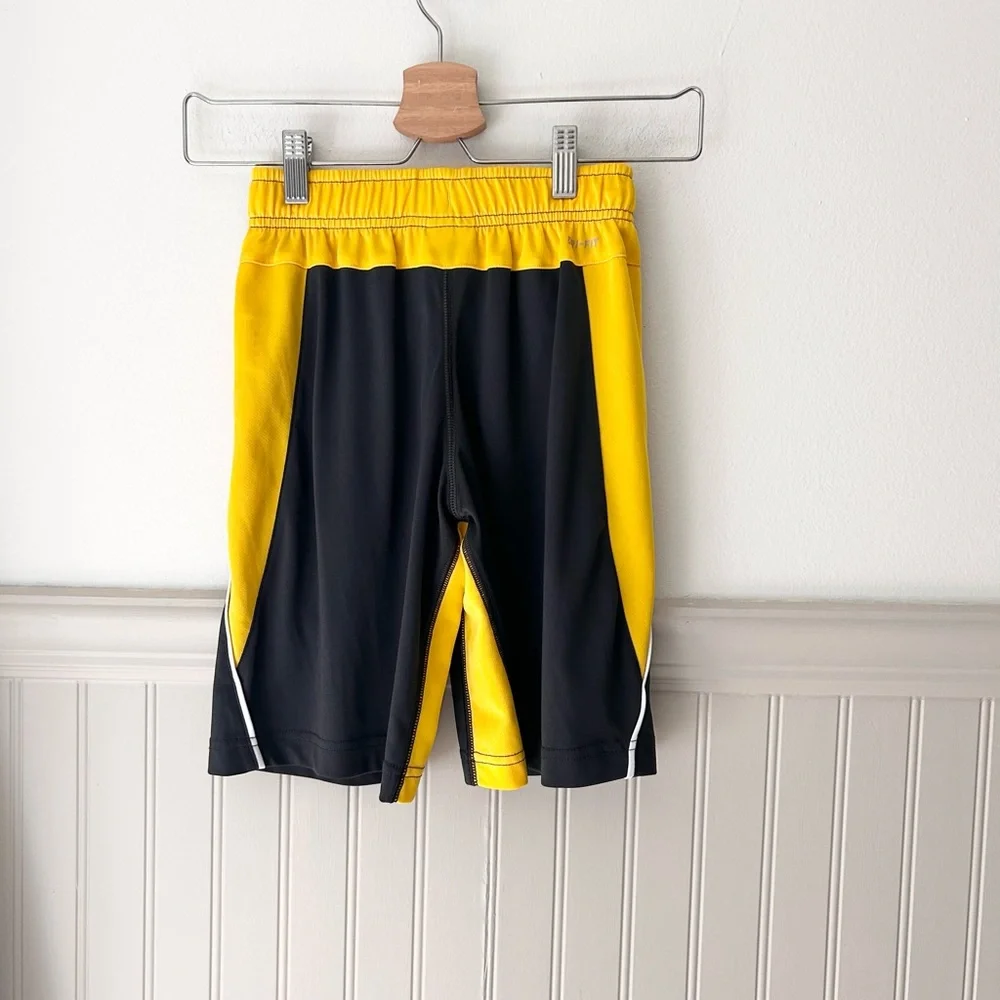 Nike Dri Fit Kids Sports Training Shorts Drawstring & Pockets Boys Size Small